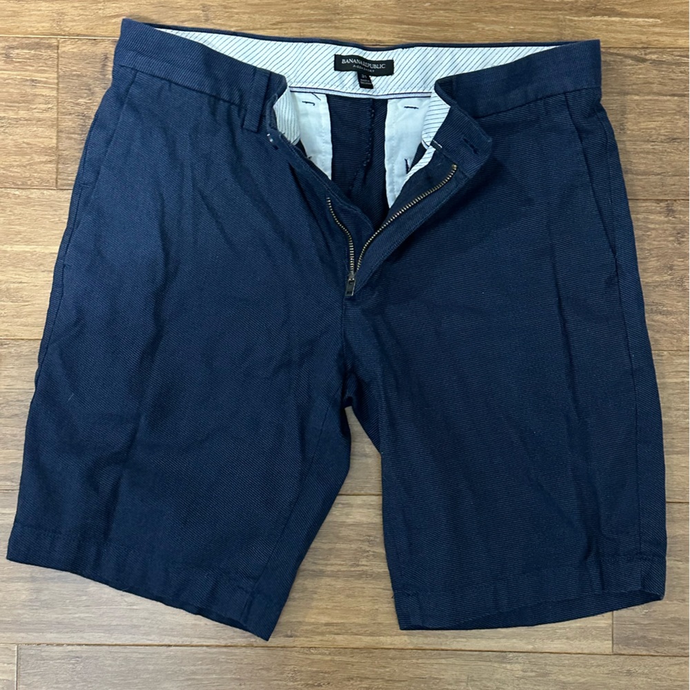 Navy Banana Republic shorts. 31 Waist